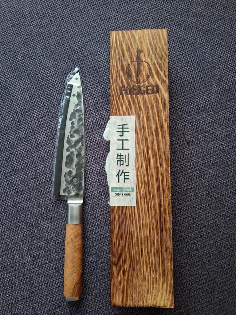 Olive Forged chef's knife met handvat van olijfhout., Huis en Inrichting, Keuken | Bestek, Ophalen of Verzenden, Nieuw, Rvs of Chroom