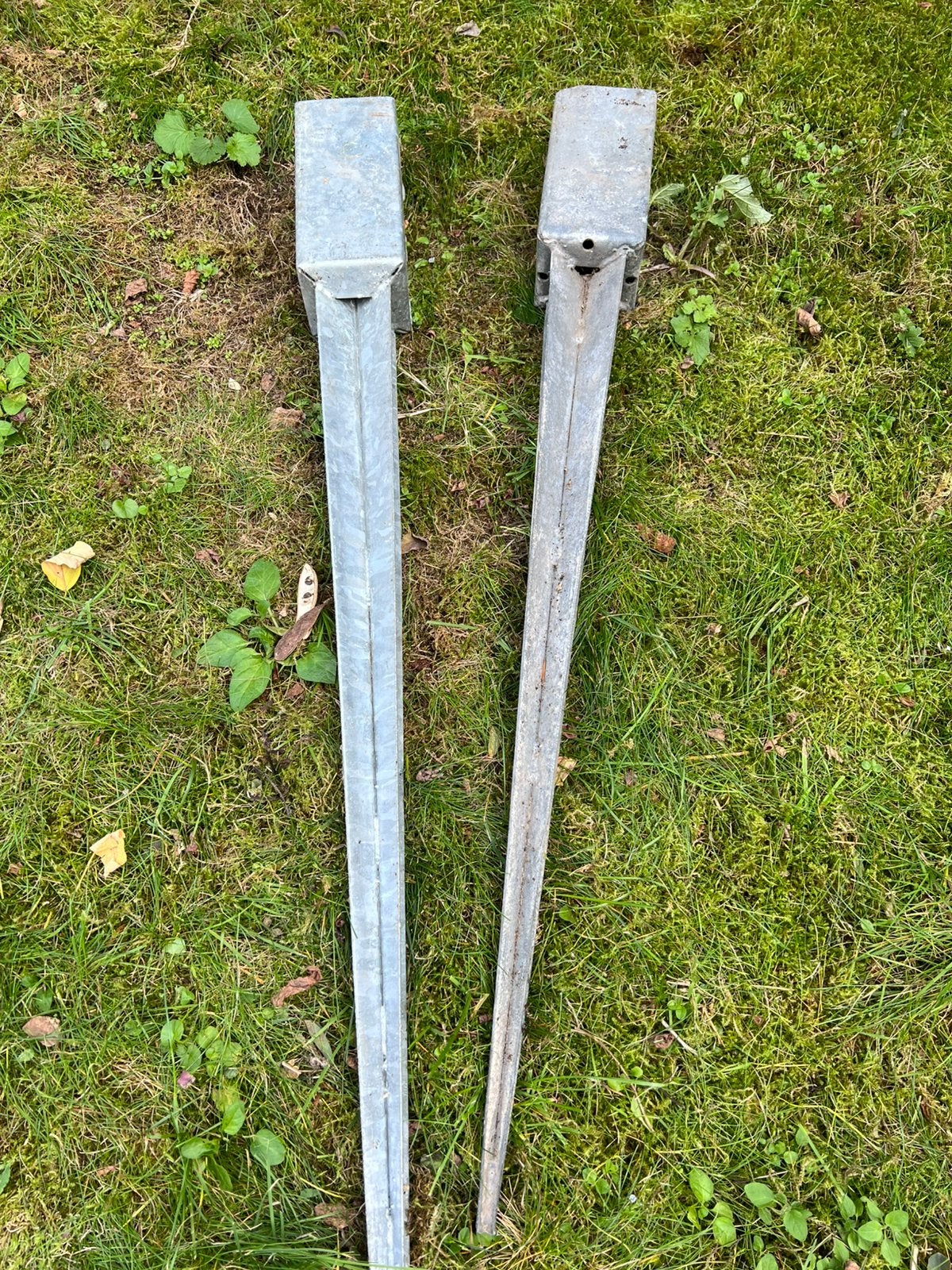 4 Paalhouders (2 met punt en 2 staanders), Ophalen, Gebruikt, 50 tot 100 mm, Overige typen