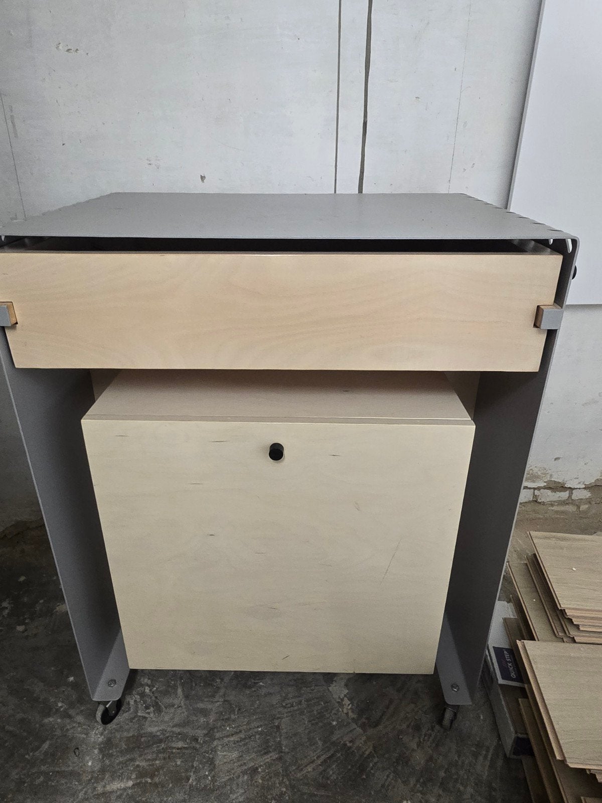 Vouwtafel/ ladekast met houten lade op wielen, Gebruikt, 1 of 2 laden, Industrieel, Modern, 50 tot 100 cm
