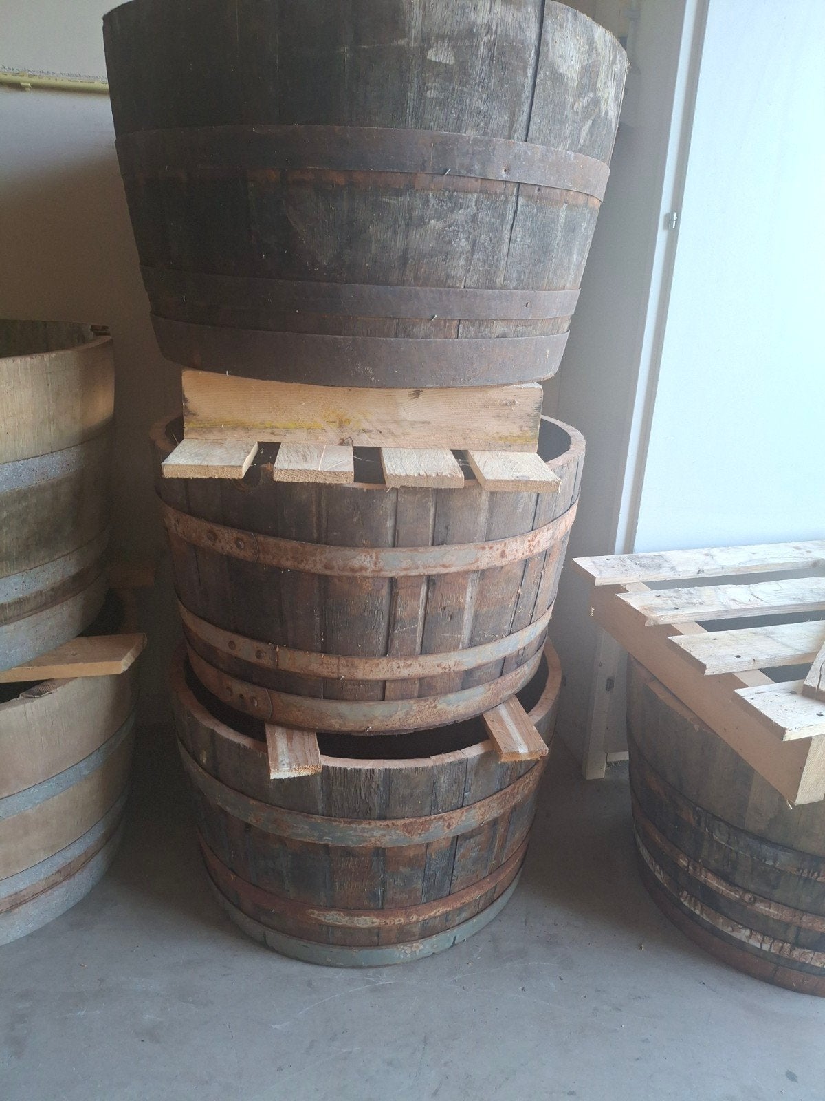 Vintage halve whiskeyvaten bloembak plantenbak bak, Ophalen, Rond, Hout