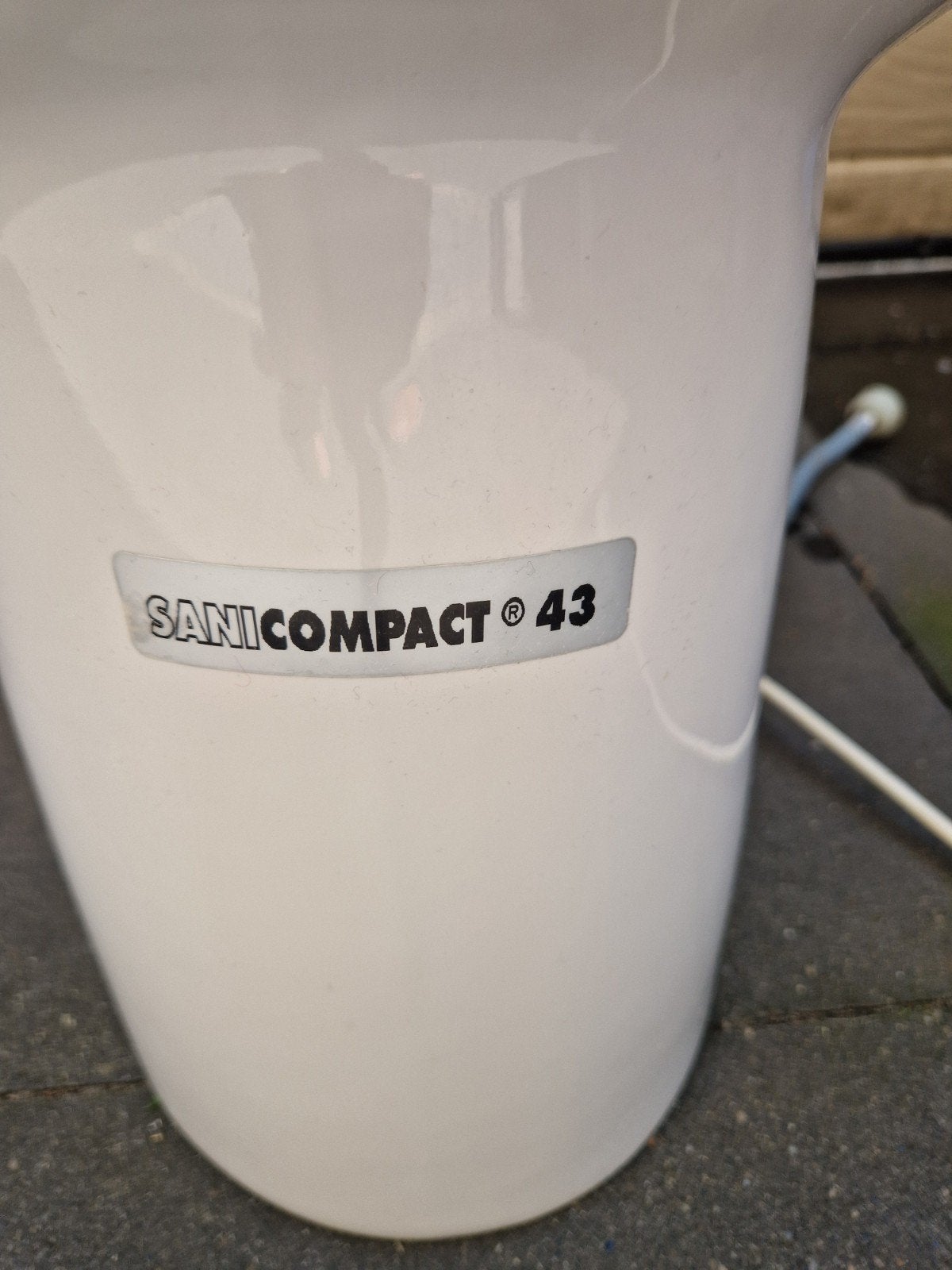 Sanicompact 43 toilet met ingebouwde vermaler, Ophalen, Gebruikt, Toilet