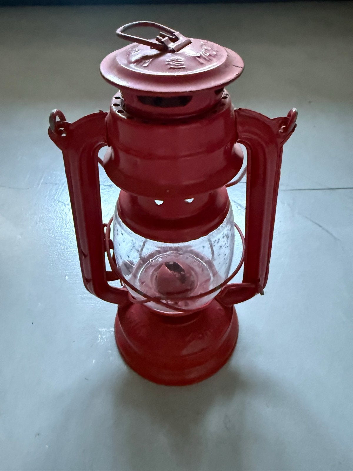 Vintage rode storm lamp Swallow brand, Ophalen