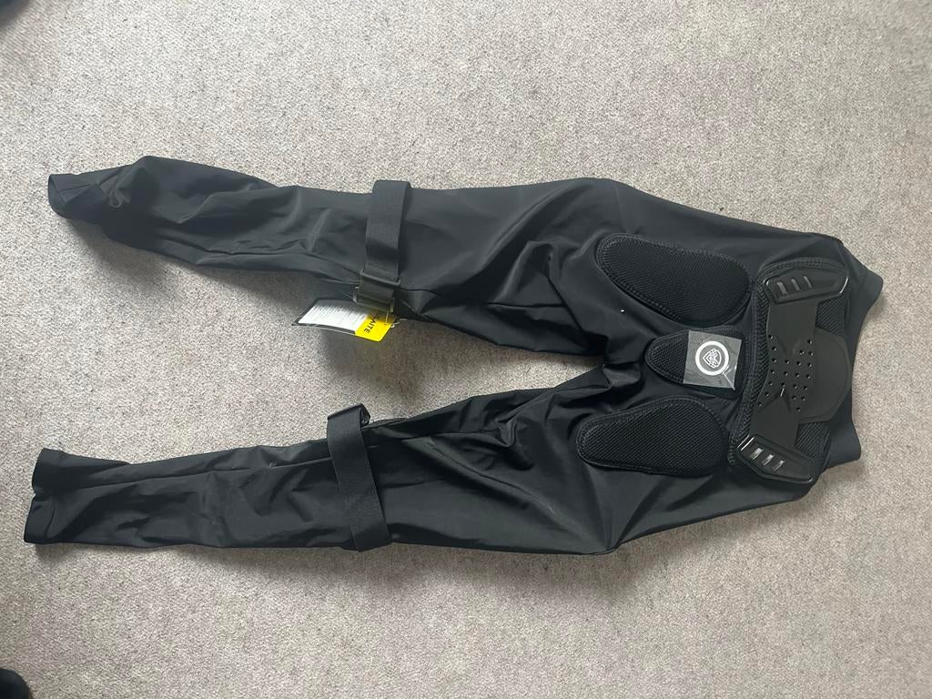 Motorcross beschermbroek met knie- en heupbescherming. XL., Ophalen of Verzenden, Nieuw, Maat 56/58 (XL), Zwart