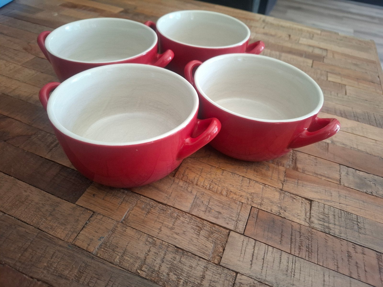 Set van 4 rode soepkommen met oren (postcodeloterij), Huis en Inrichting, Ophalen of Verzenden, Gebruikt, Keramiek, Kom(men)