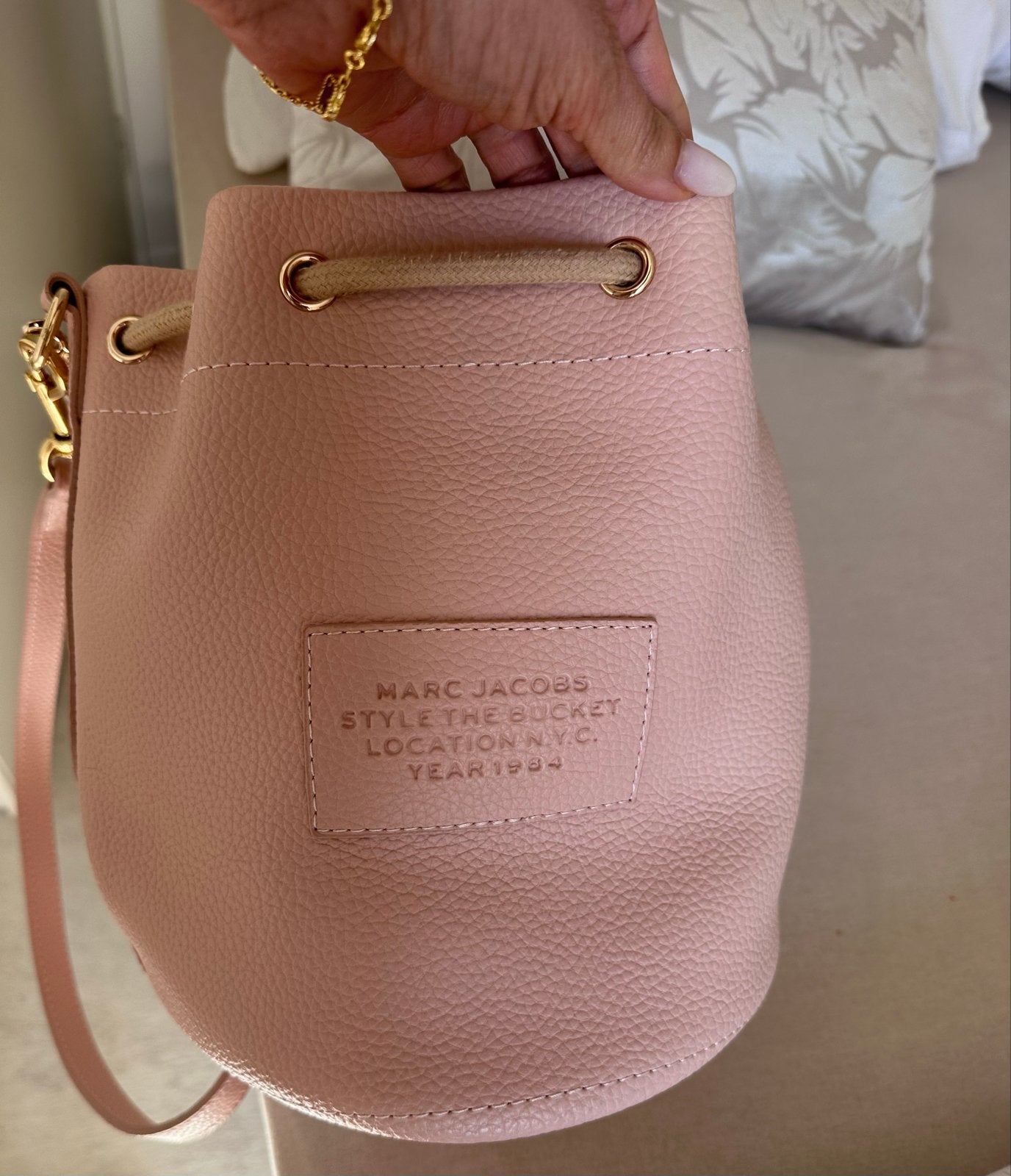 Marc Jacobs The Bucket Bag - Roze, Sieraden, Tassen en Uiterlijk, Tassen | Damestassen, Ophalen of Verzenden, Zo goed als nieuw