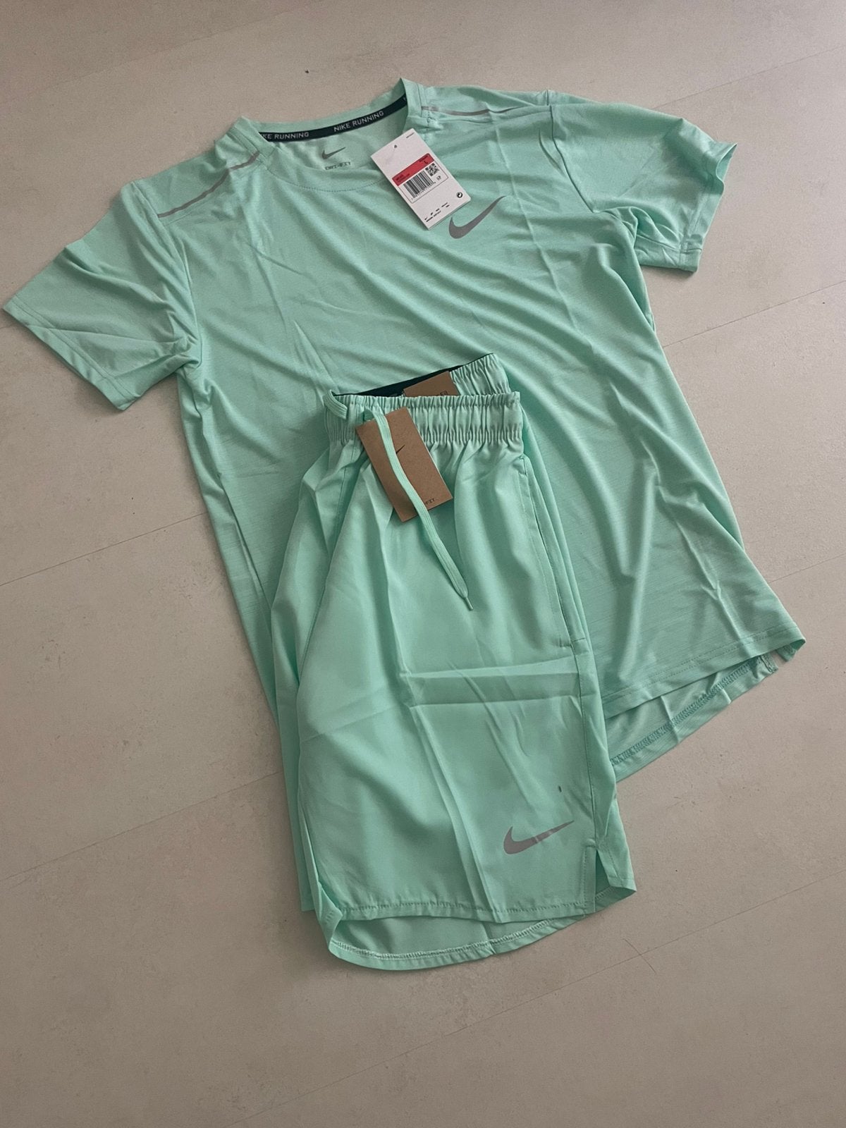 Nike miler set mintgroen maat S, Ophalen of Verzenden, Zo goed als nieuw, Groen, Algemeen