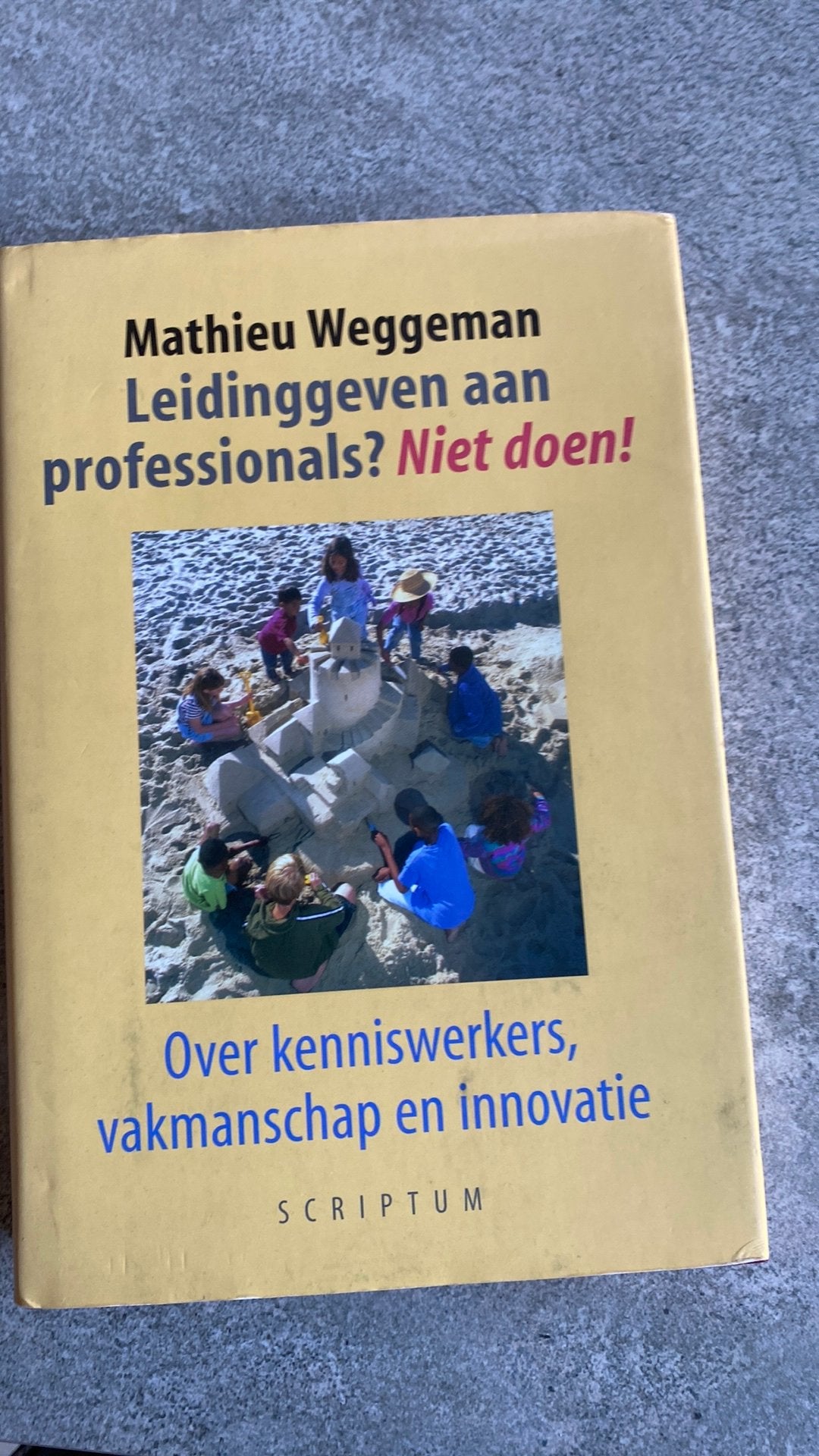 M. Weggeman - Leidinggeven aan professionals? Niet doen!, Boeken, Wetenschap, Verzenden, Sociale wetenschap, M. Weggeman, Zo goed als nieuw