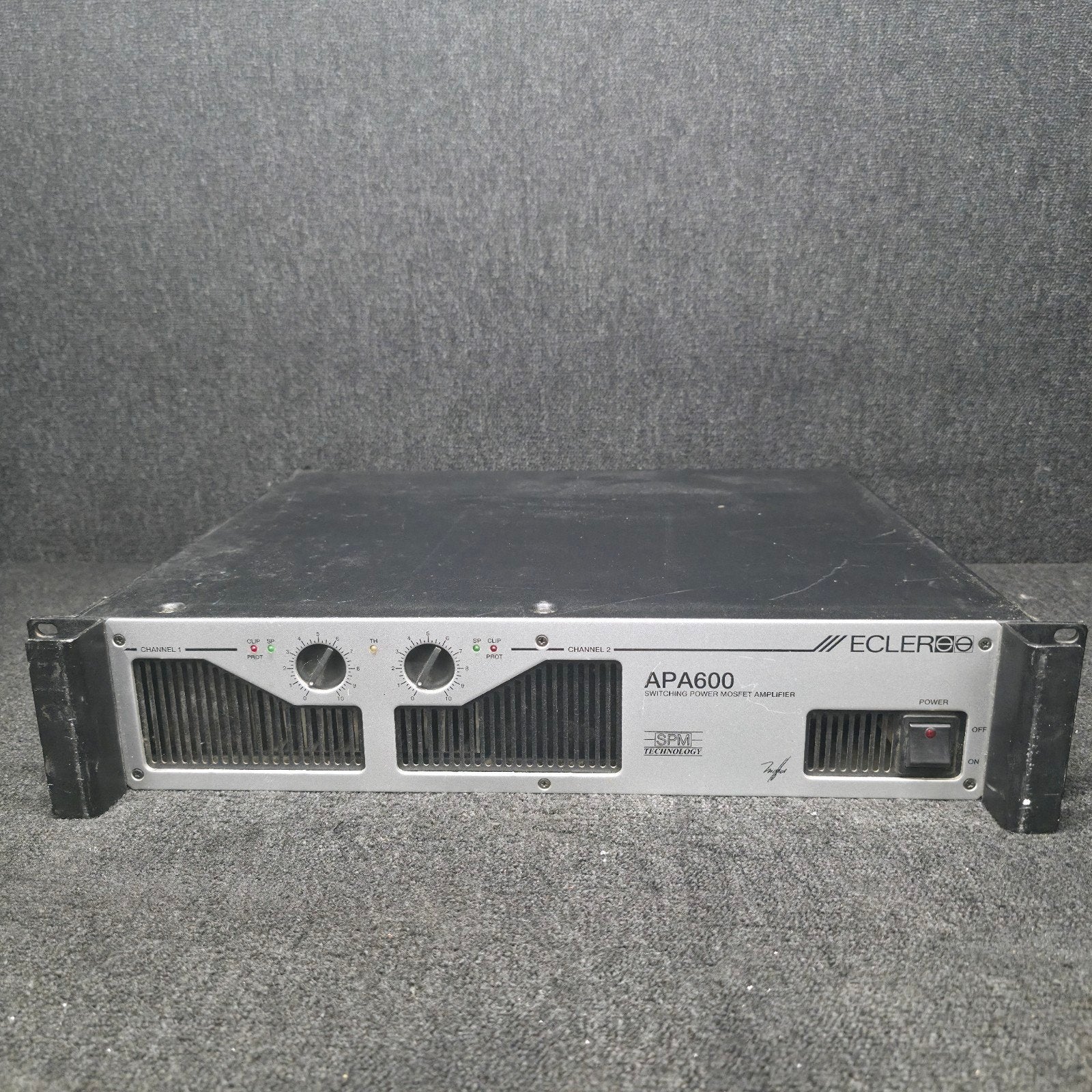 ECLER APA600 versterker 2 x 300 watt, Audio, Tv en Foto, Luidsprekers, Ophalen of Verzenden, Subwoofer, Overige merken