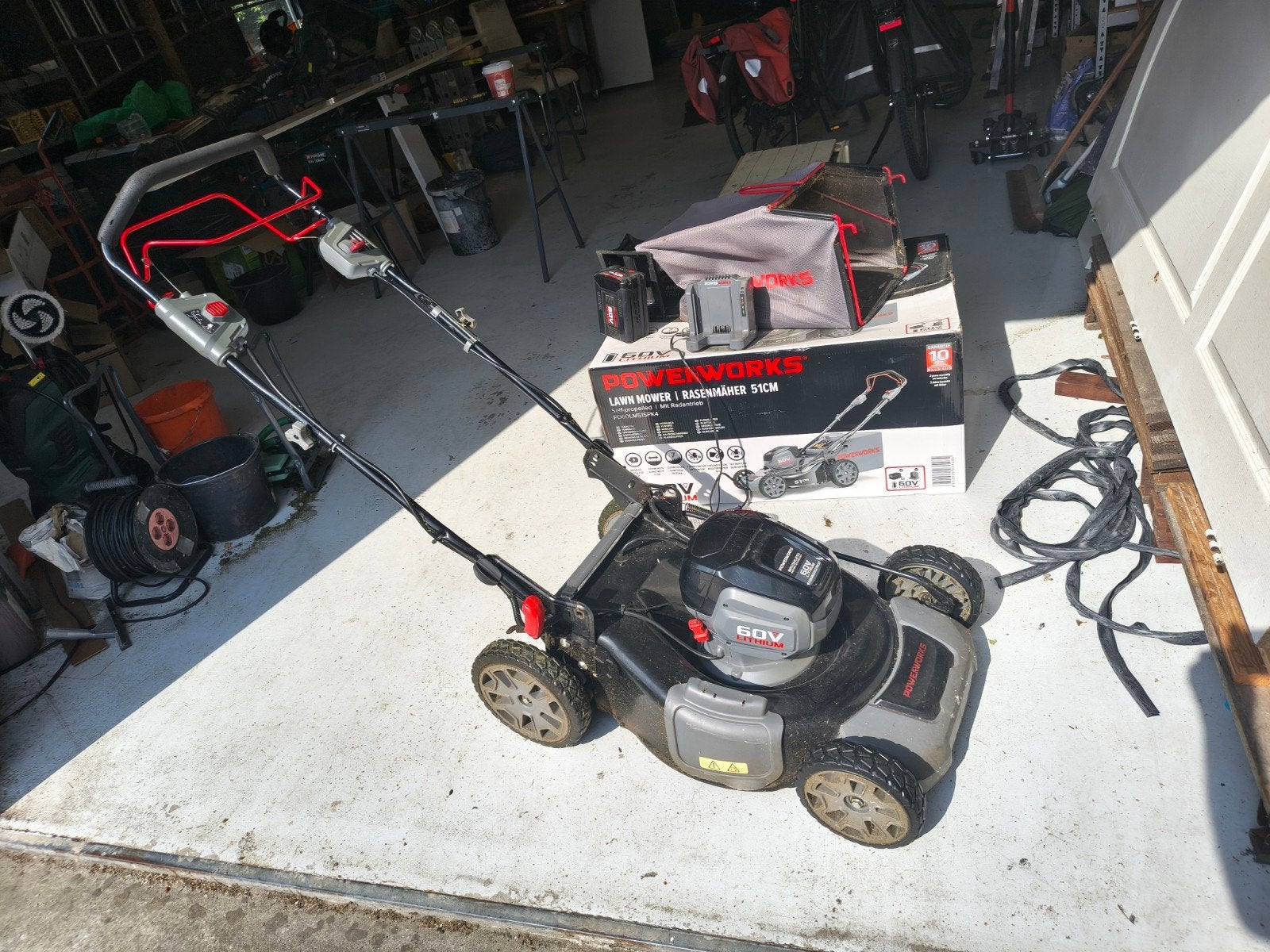 Powerworks Accu Grasmaaier 60V - 51cm Maaibreedte, Tuin en Terras, Ophalen, Cirkelmaaier, Gebruikt, Accu-grasmaaier