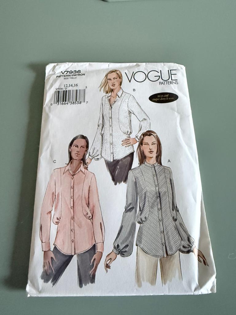 Vogue Patterns V7936 maat 12 14 16 naaipatronen damesblouse, Ophalen of Verzenden, Nieuw, Vrouw, Overige merken