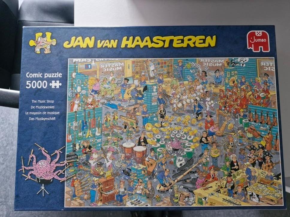 Jan van Haasteren  Puzzel - The Music Shop - 5000 stukjes, Ophalen of Verzenden, Meer dan 1500 stukjes, Zo goed als nieuw