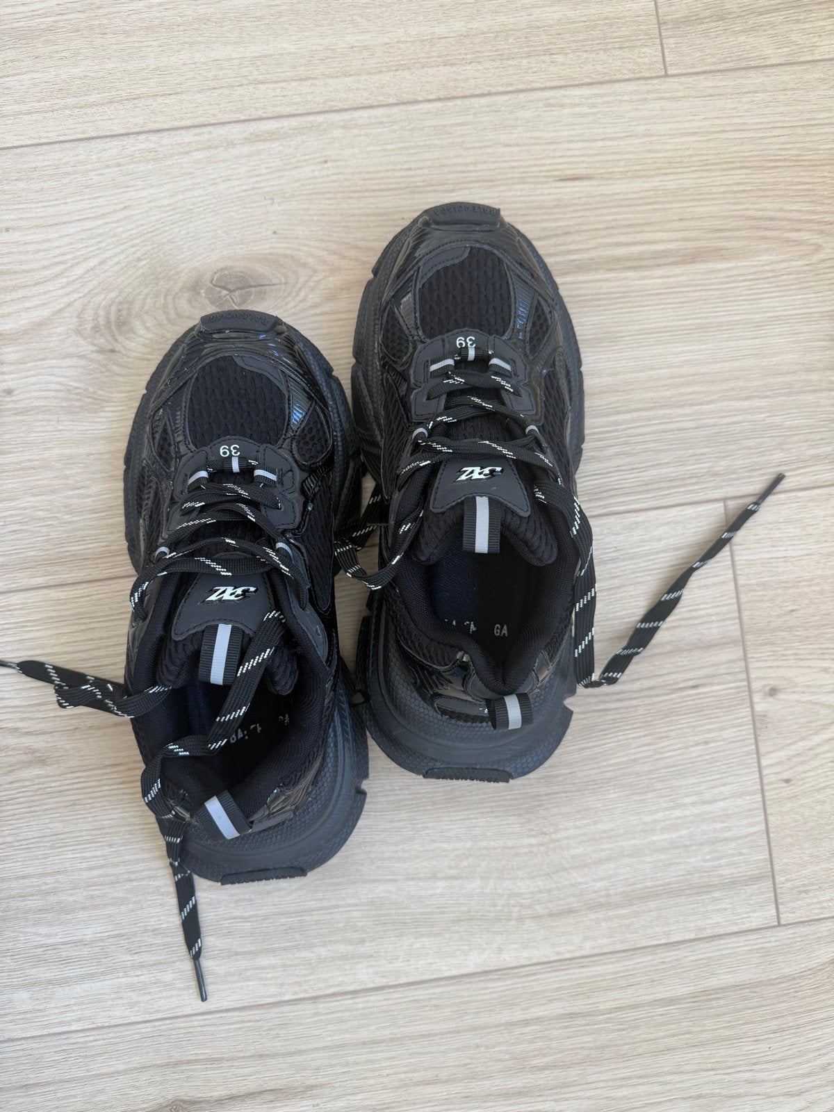 Balenciaga zwarte sneakers maat 38 3XL, Kleding | Dames, Schoenen, Ophalen of Verzenden, Gedragen, Zwart, Sneakers of Gympen