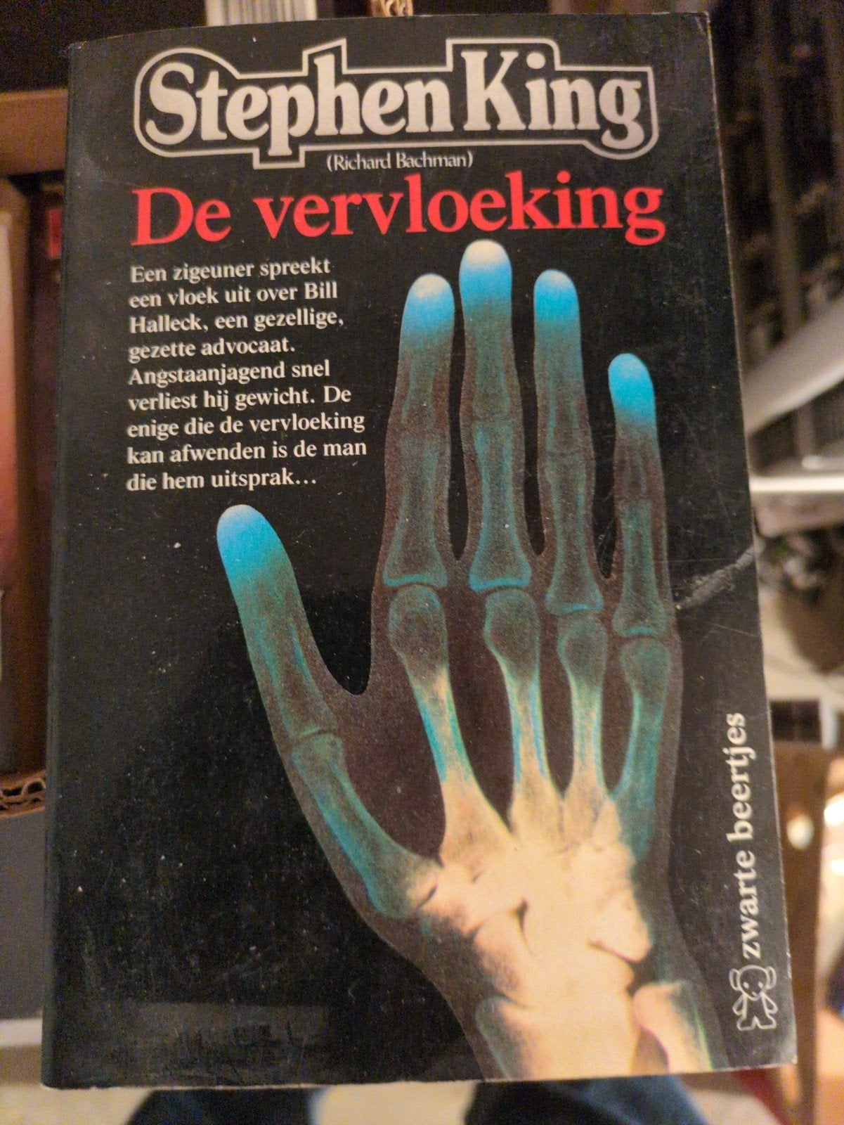 Stephen King (Richard Bachman) - De vervloeking, Ophalen of Verzenden, Gelezen, Stephen King (Richard Bachman), Nederland