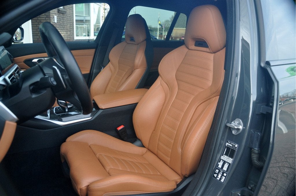 BMW 3 Serie Touring M340i xDrive | Dravit Grau | Panoramadak, Automaat, 1780 kg, Vierwielaandrijving, Hybride Elektrisch/Benzine