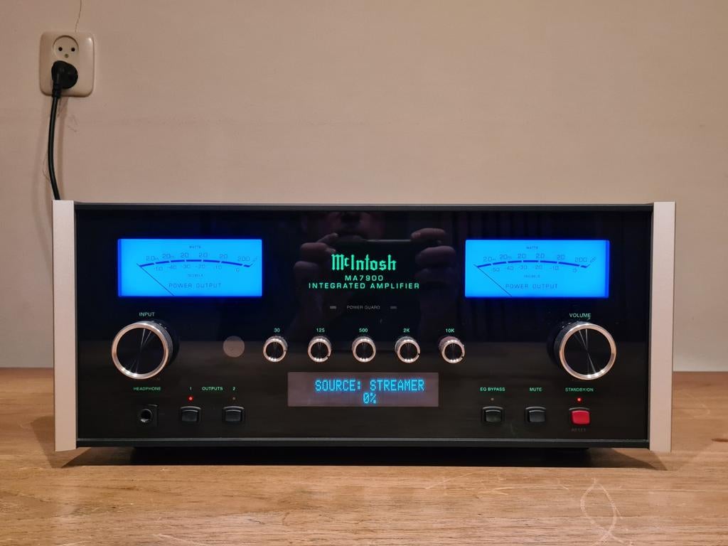 Mcintosh MA7900, in absolute nieuwstaat, Audio, Tv en Foto, Overige merken, Ophalen of Verzenden, Zo goed als nieuw, 120 watt of meer