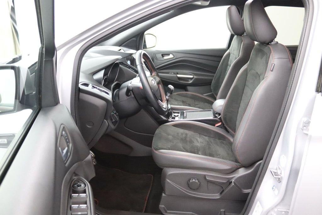 Ford Kuga 1.5 EcoBoost ST Line , trekhaak wegklapbaar , pano, Auto's, Ford, Euro 6, 4 cilinders, Leder en Stof, Bedrijf