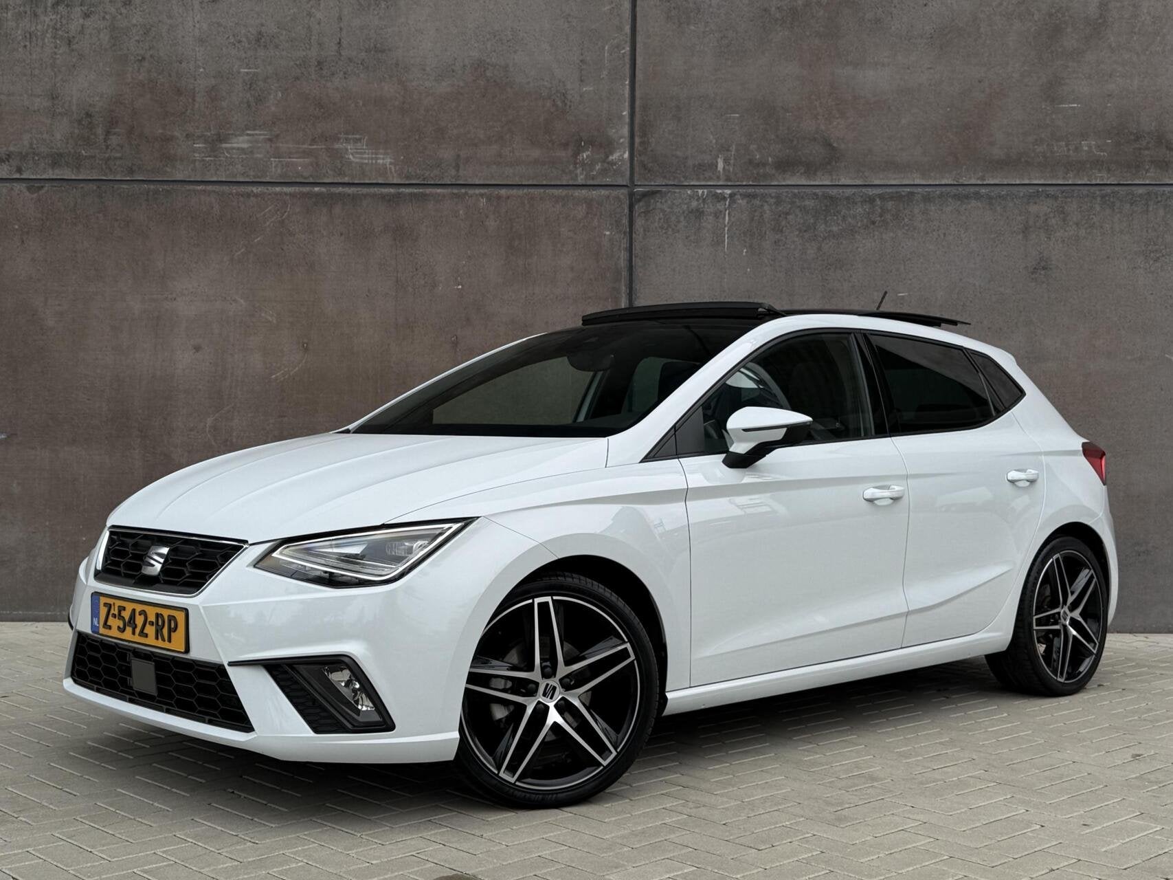 Seat Ibiza 1.0 EcoTSI FR Plus Connect | Panorama dak | Full, Dealer onderhouden, Stof, Gebruikt, Met garantie (alle)