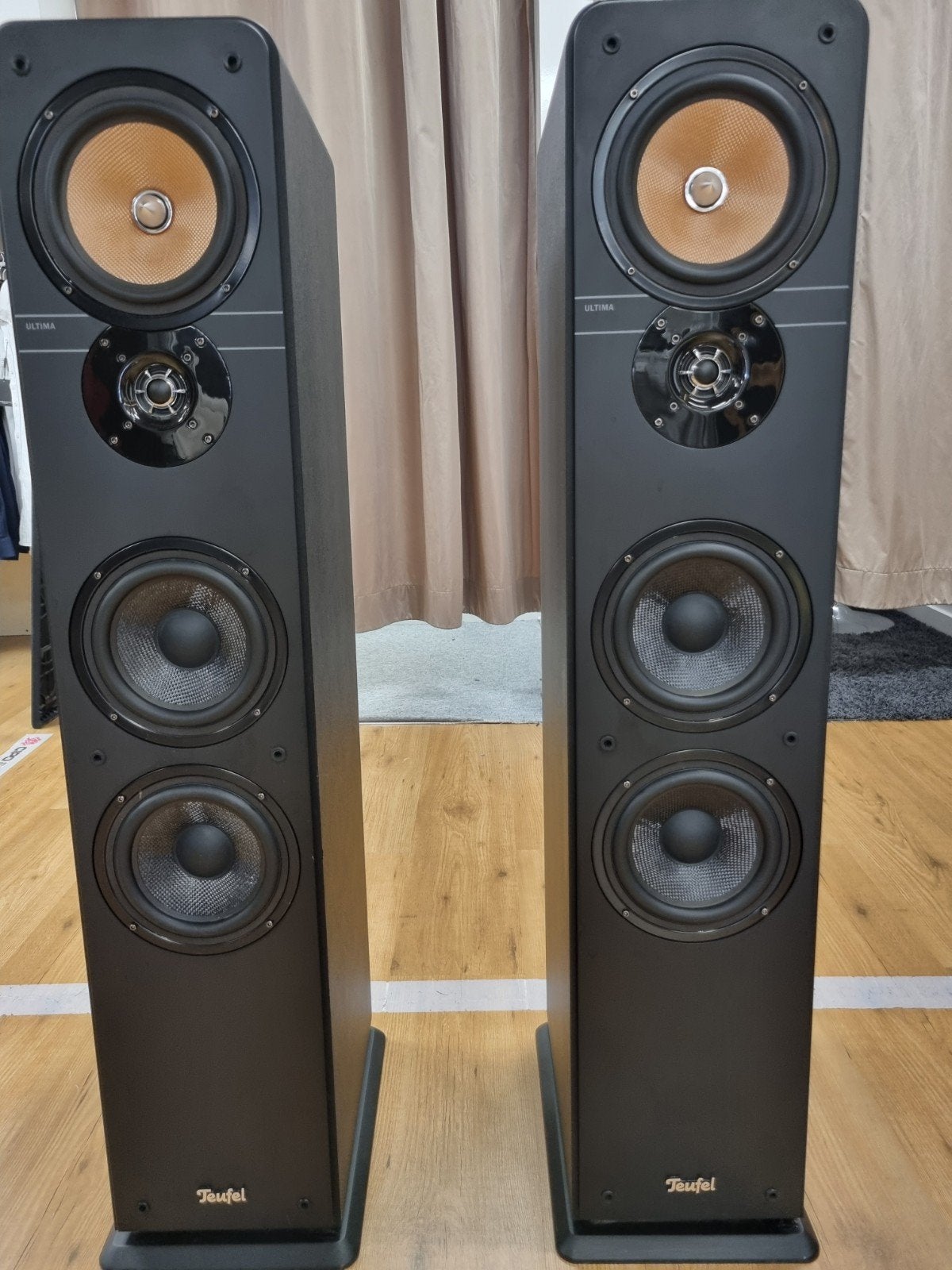 Teufel UL 40 MK3 18 - Krachtige zuilspeakers, Vloerstaande luidspreker, Zo goed als nieuw, 60 tot 120 watt, /