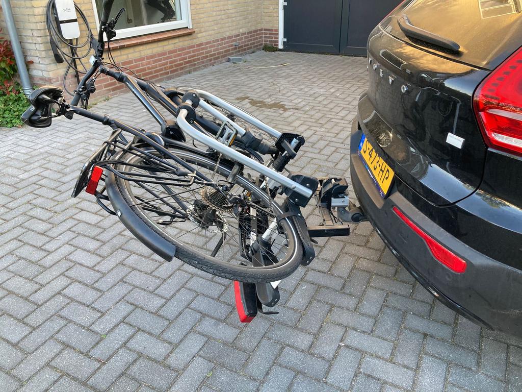 Uebler i21 fietsendrager, Auto diversen, Ophalen, Brede banden, Zo goed als nieuw, 2 fietsen