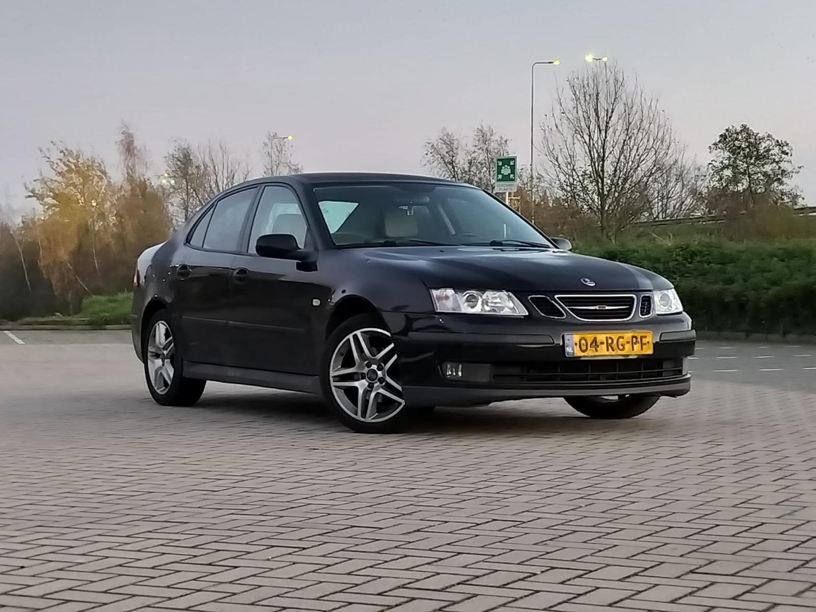 Saab 9-3 1.8 T Sport Sedan AUT 2005 Zwart, 1998 cc, Stof, 4 cilinders, Zwart