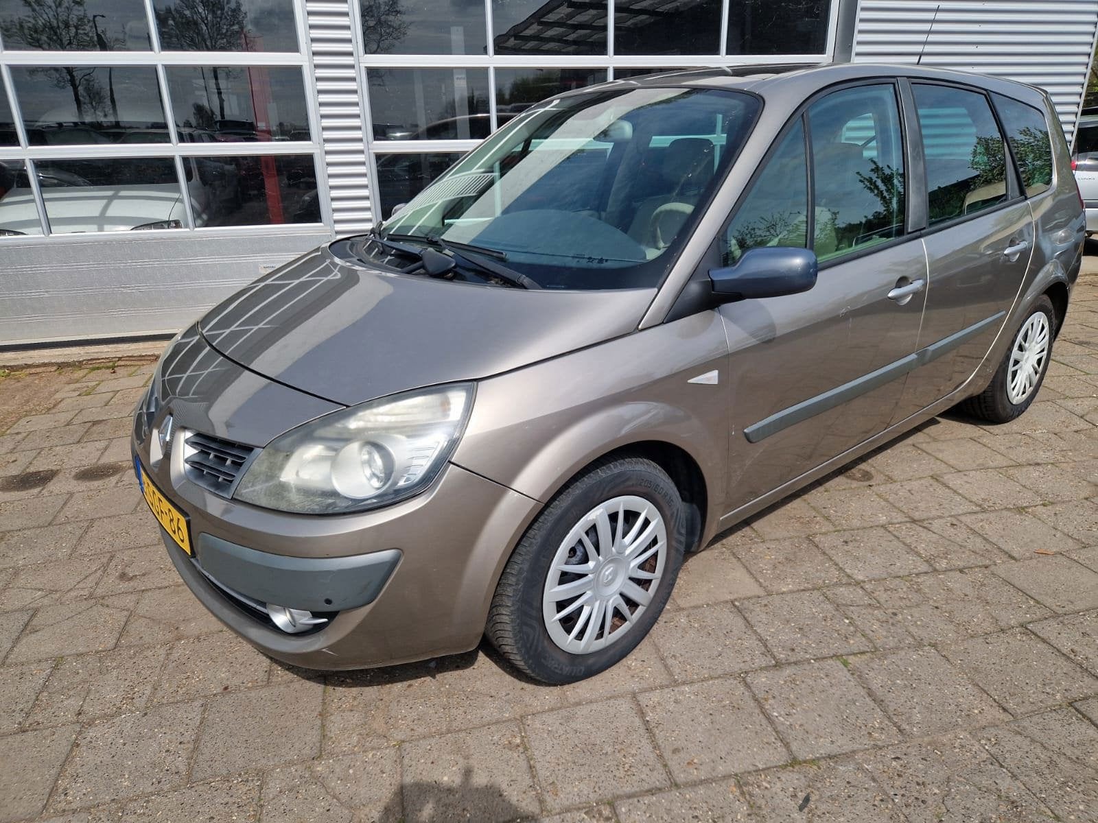 Renault Grand Scénic 1.9 dCi Tech Line 7p., Auto's, Voorwielaandrijving, Gebruikt, Beige, 4 cilinders