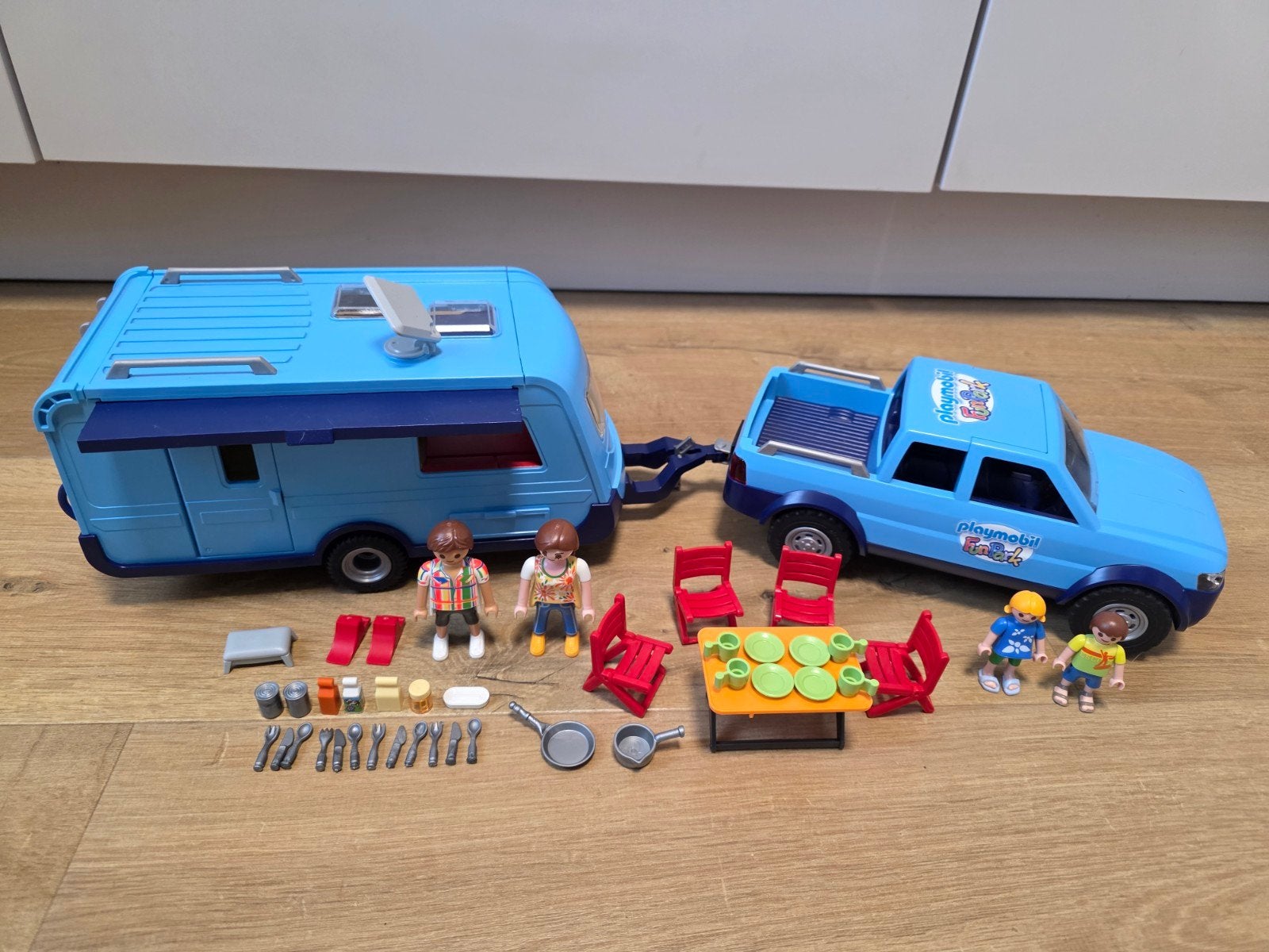 Playmobil 9502 Funpark pickup met caravan (vakantie), Kinderen en Baby's, Speelgoed | Playmobil, Ophalen of Verzenden, Zo goed als nieuw