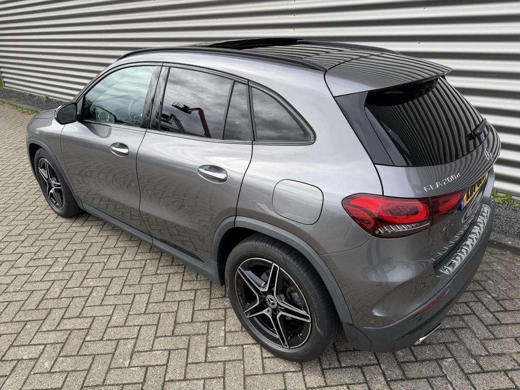 Mercedes-Benz GLA-klasse 200 d AMG Panorama Night Sfeer, Auto's, Mercedes-Benz, 4 cilinders, 150 pk, Leder en Stof, Bedrijf