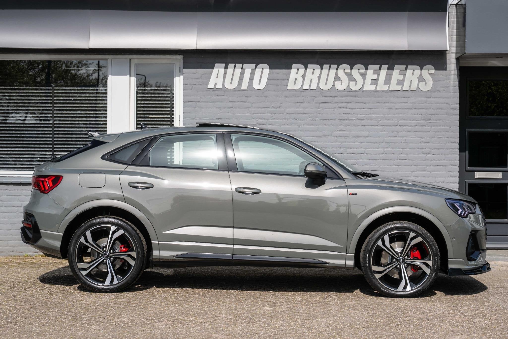 Audi Q3 Sportback 45 TFSI e S Edition Pano Matrix zeer compl, Auto's, Dealer onderhouden, Gebruikt, Euro 6, Leder en Stof