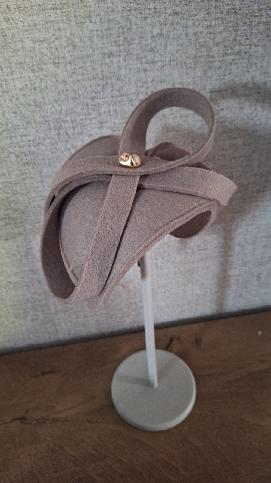 Beige Dames Fascinator - Elegant Hoofddeksel, Ophalen of Verzenden, Nieuw, One size fits all, Hoed