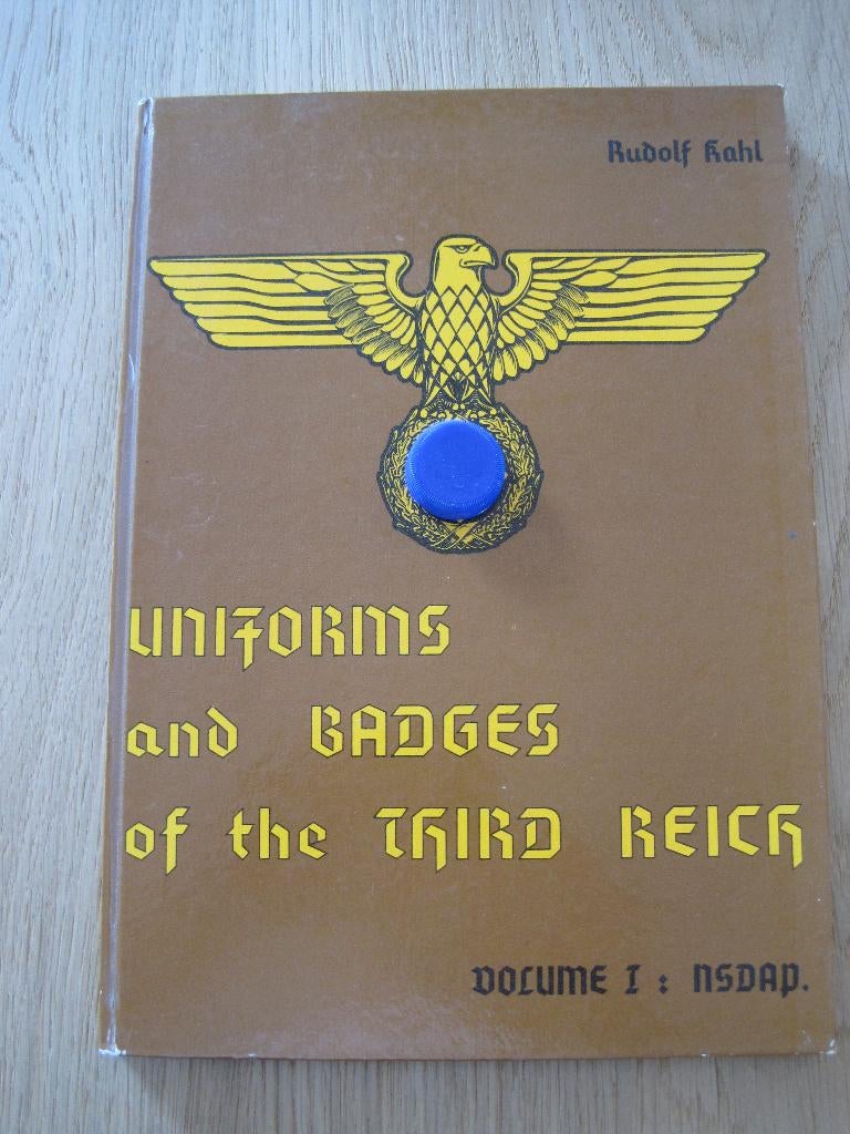 Uniformen en insignes van het Derde Rijk. Deel I. NSDAP., Verzamelen, Ophalen of Verzenden, Overige soorten, Duitsland, Boek of Tijdschrift