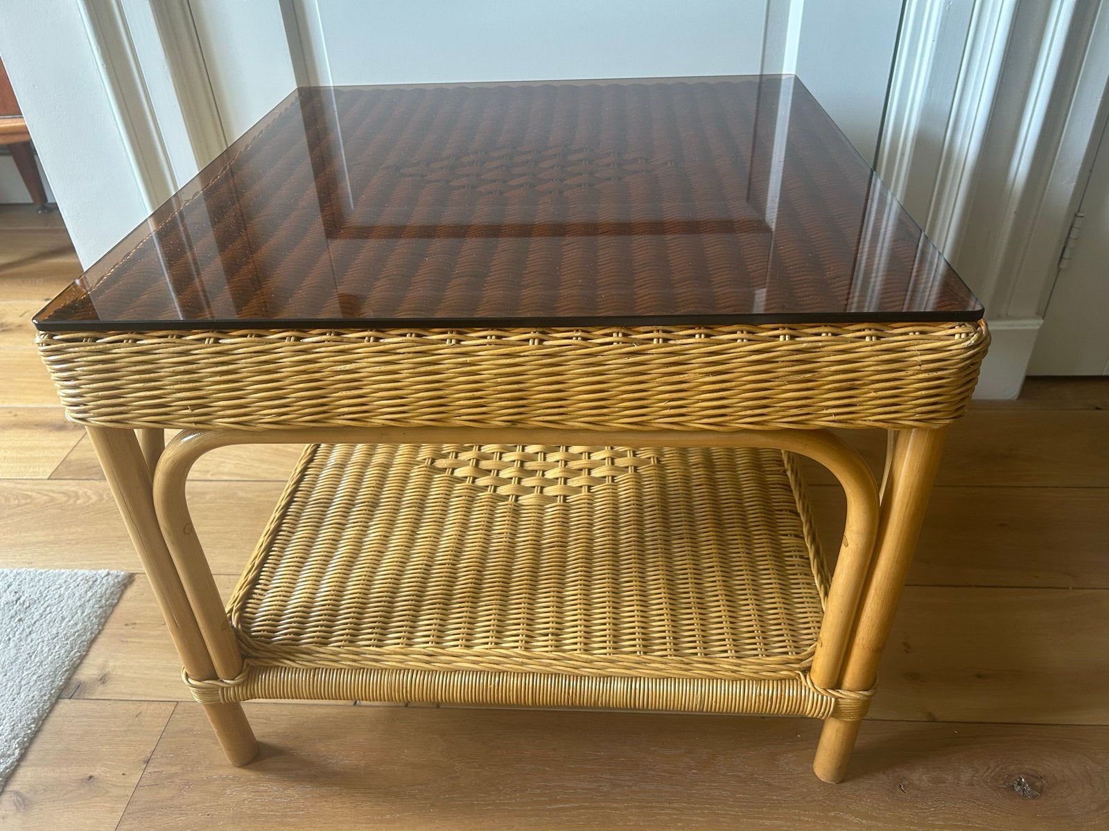 Vintage rotan salontafel met rookglas blad (60x60), Ophalen, Gebruikt, 50 tot 100 cm, Vierkant