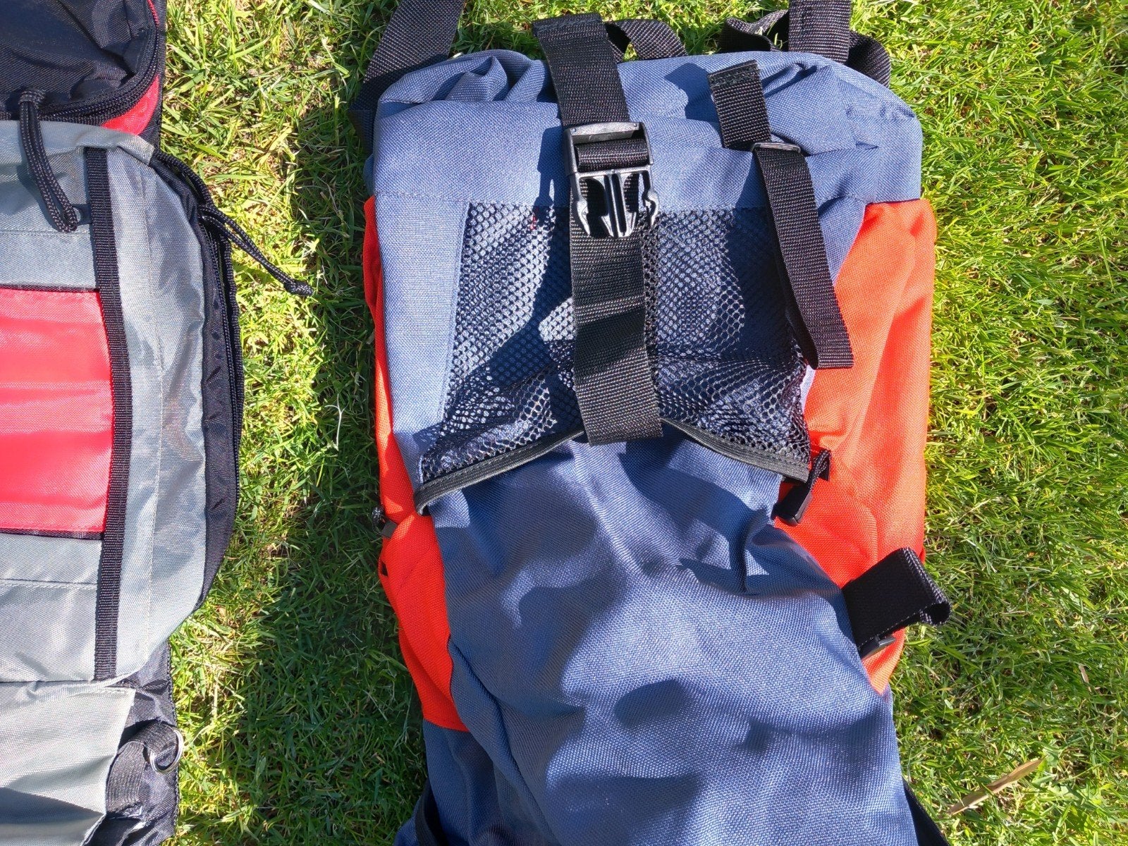 Grote nieuwe rugtas plus handige nieuwe buiktas, 25 tot 40 cm, Nieuw, Ophalen of Verzenden, Trekking
