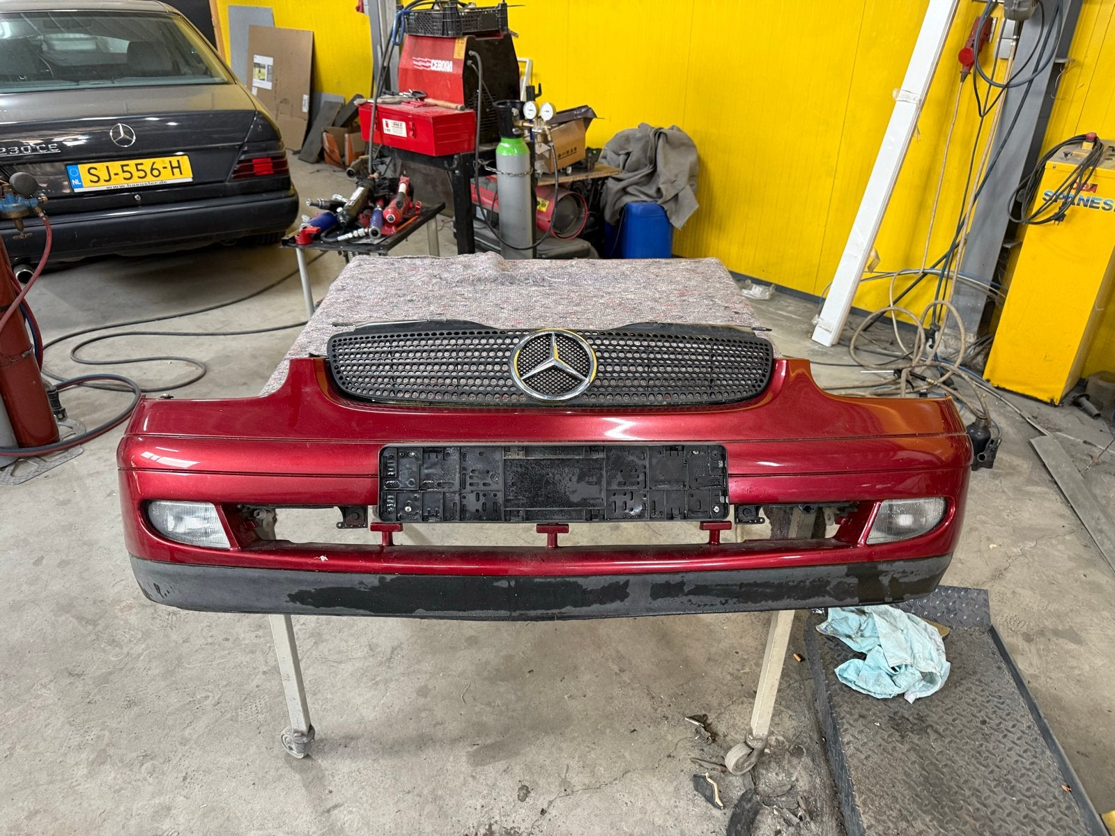 Mercedes SLK Voorbumper - Rood,, Auto-onderdelen, Ophalen, Gebruikt, Voor, Mercedes-Benz