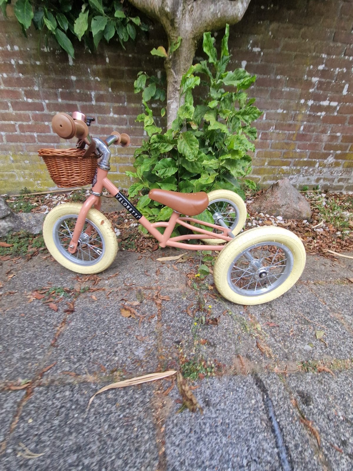 Veloretti driewieler met mandje - Zo goed als nieuw, Ophalen, Zo goed als nieuw, Terugtraprem, Verstelbare zitting