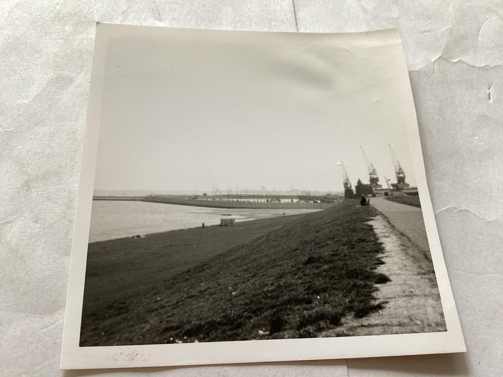 Vintage foto jachthaven Delfzijl 1974 afm is 8x8 cm, 1960 tot 1980, Foto, Ophalen of Verzenden, Zo goed als nieuw