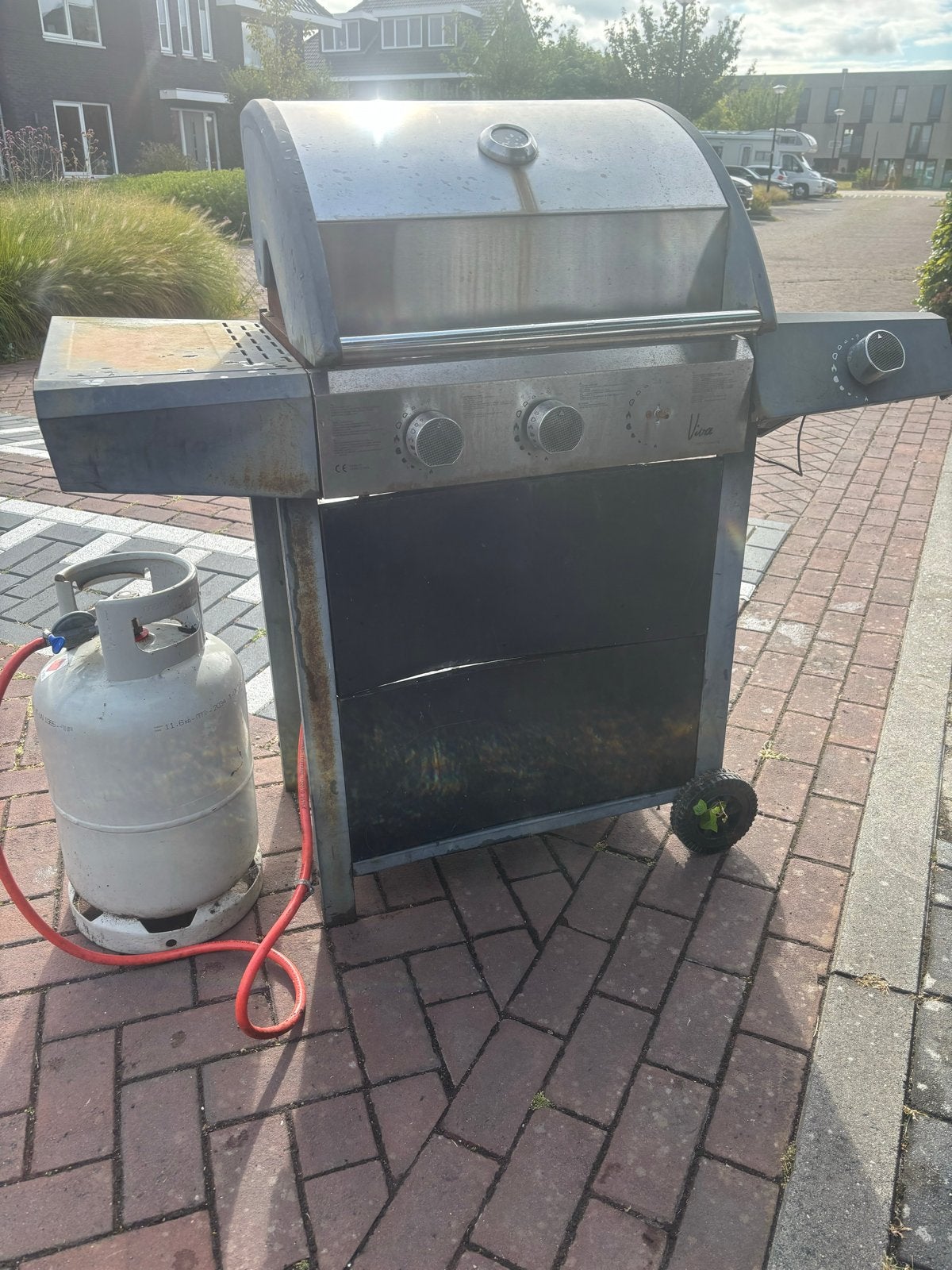 GRATIS Gebruikte Vira gasbarbecue, Ophalen, Gebruikt