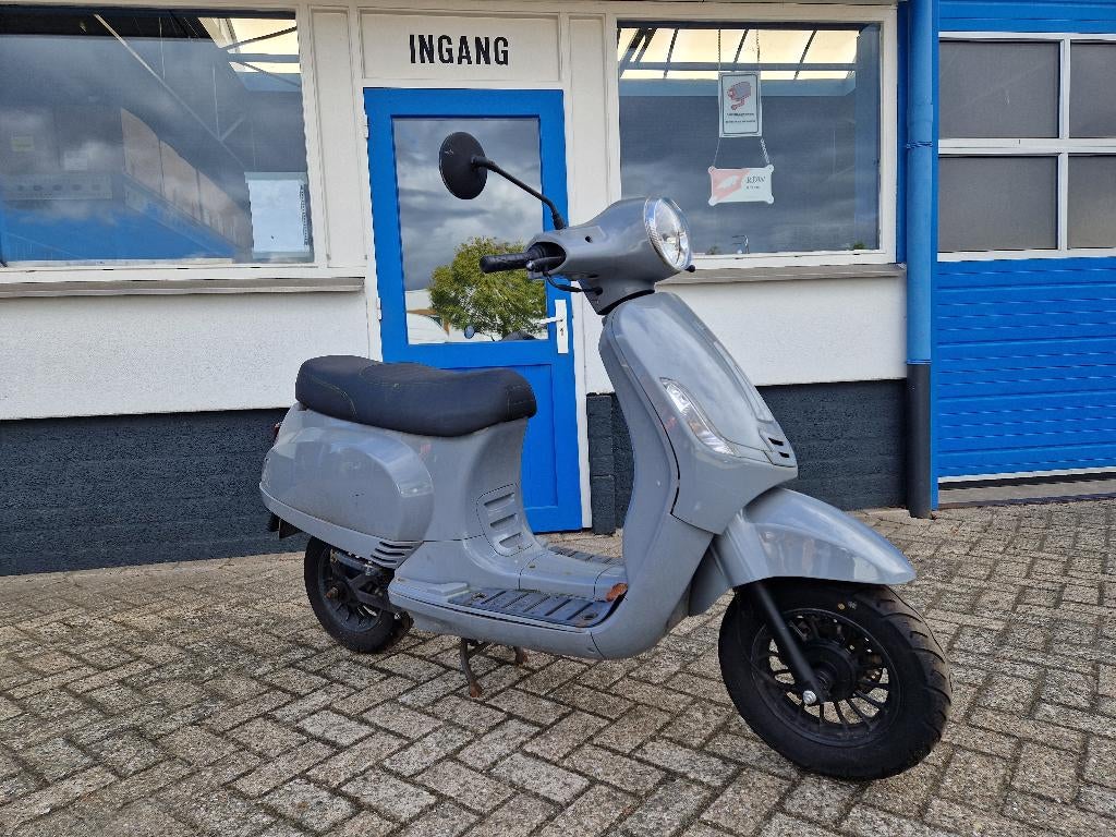 Senzo rivalux 45km bromscooter 2022 opknappen of onderdelen, Ophalen, Gebruikt, Maximaal 45 km/u, Benzine