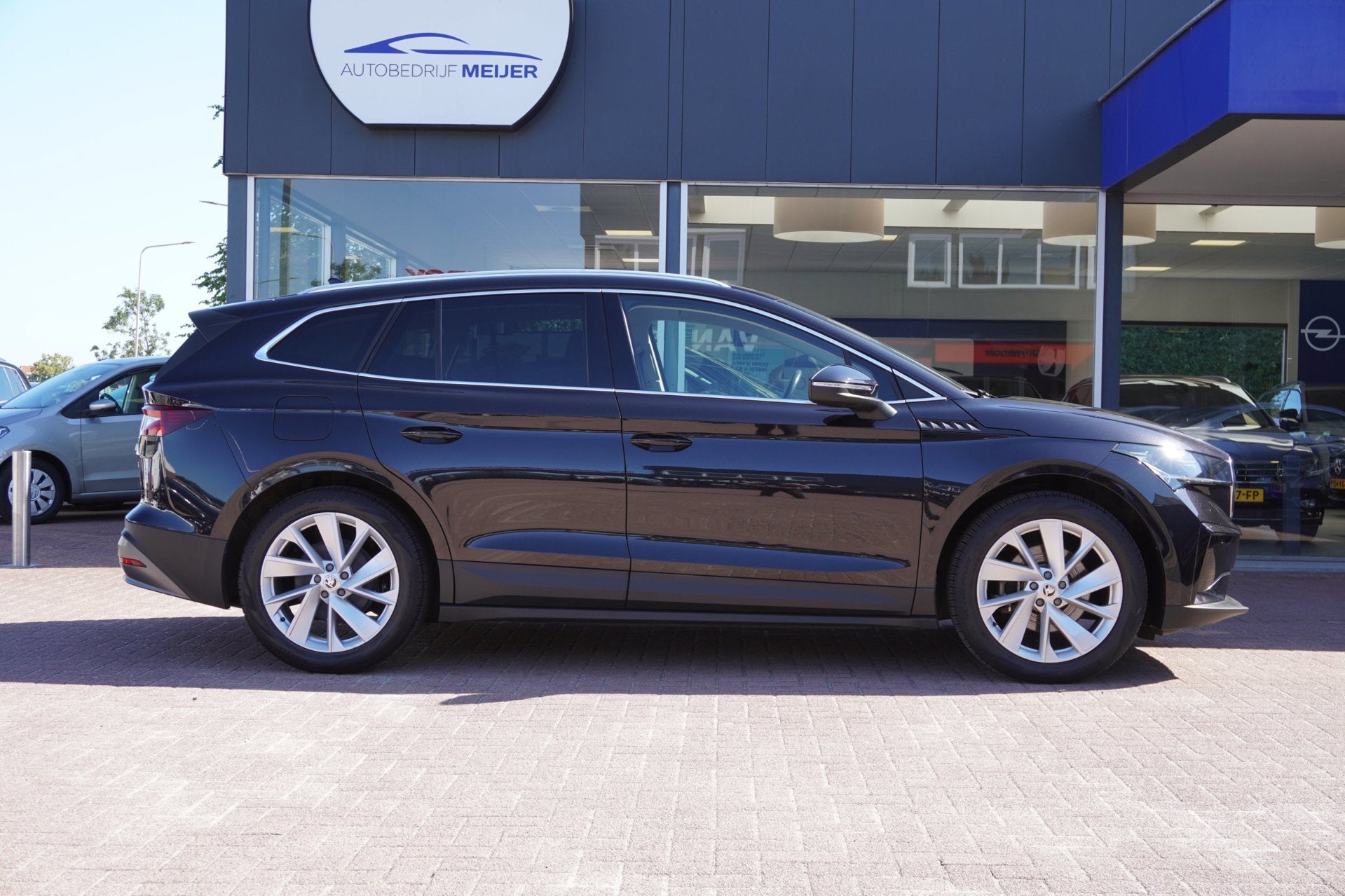 Skoda Enyaq iV 60 Automaat | Navigatie | 19 inch | CarPlay |, Auto's, Gebruikt, Zwart, 1865 kg, 179 pk