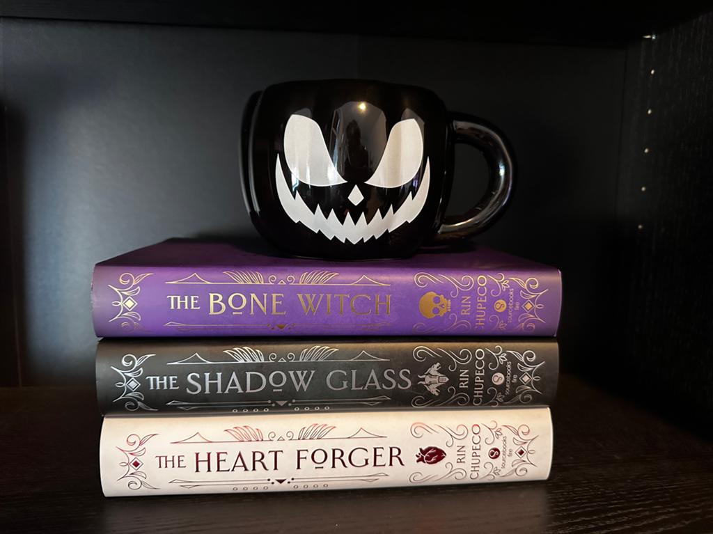 The bone witch trilogy - rin chupeco- illumicrate new, Boeken, Fantasy, Ophalen of Verzenden, Nieuw
