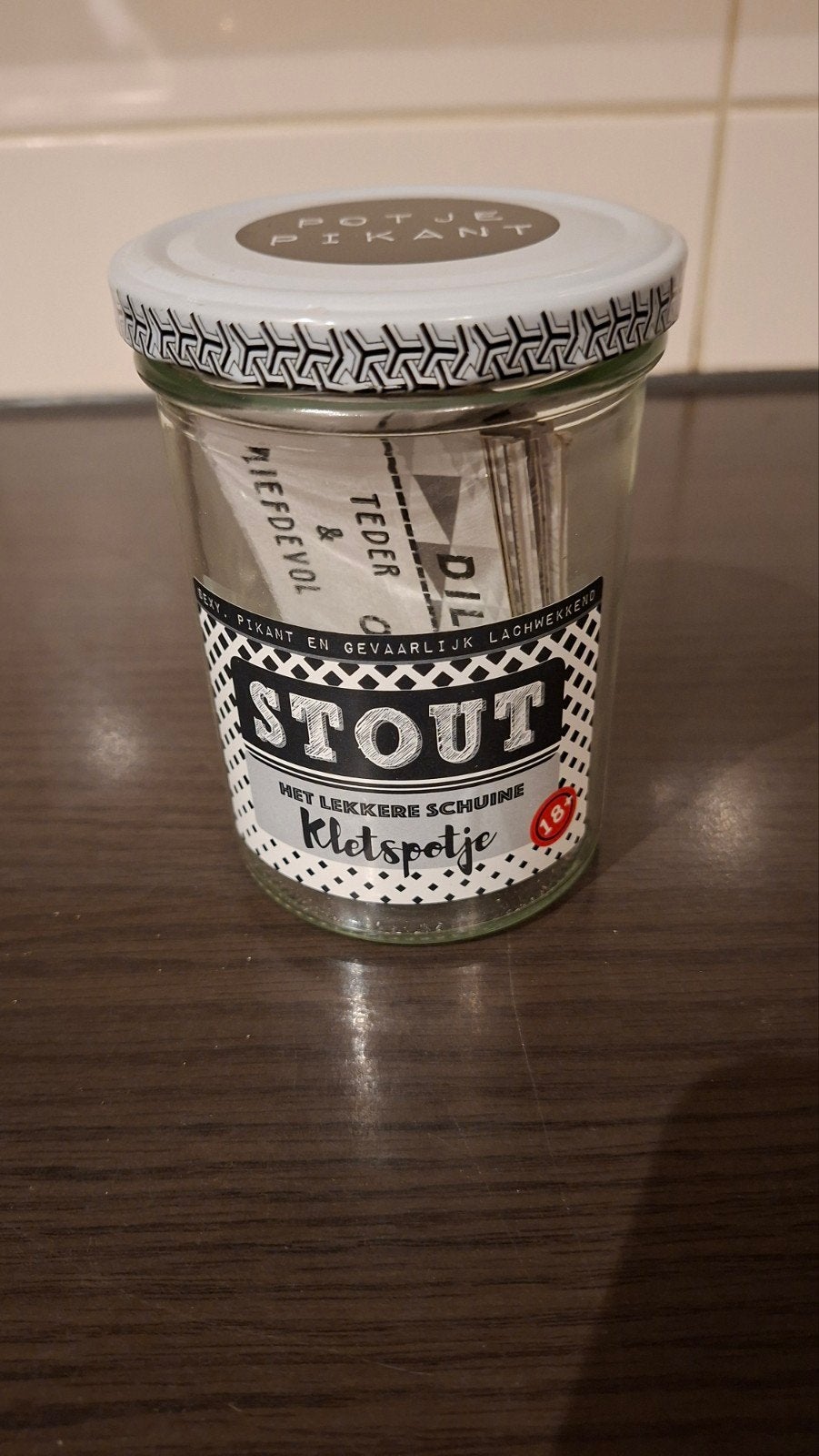 Kletspot Stout! (18+) - Hilarisch en ondeugend tafelspel, Hobby en Vrije tijd, Drie of vier spelers, Ophalen of Verzenden, Zo goed als nieuw