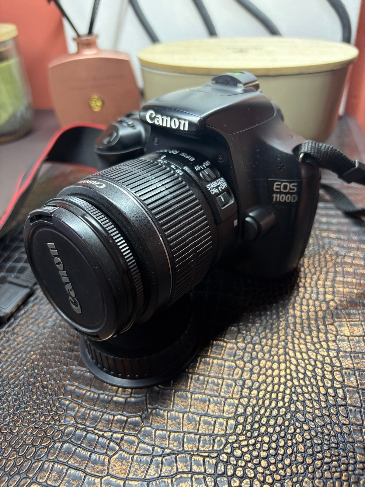 Canon EOS 1100D spiegelreflexcamera met lens, Gebruikt, Spiegelreflex, Canon, Accu