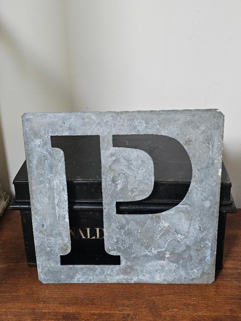 Groot oud zinken lettersjabloon alfabet LETTER 'P' 26X26cm, Antiek en Kunst, Ophalen of Verzenden
