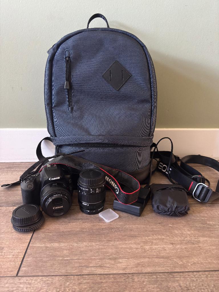 Te koop: Canon EOS 250D + 2 Canon lenzen + cameratas, Ophalen, Spiegelreflex, Canon, Zo goed als nieuw