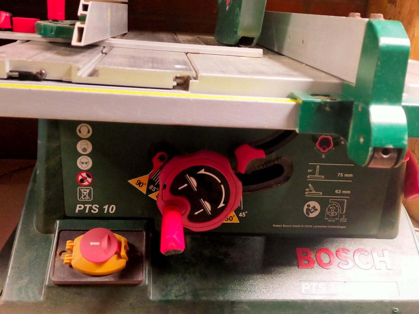 Bosch PTS 10 Tafelzaag met nieuw zaagblad, Doe-het-zelf en Verbouw, Gereedschap | Zaagmachines, Gebruikt, Cirkelzaag, 1200 watt of meer