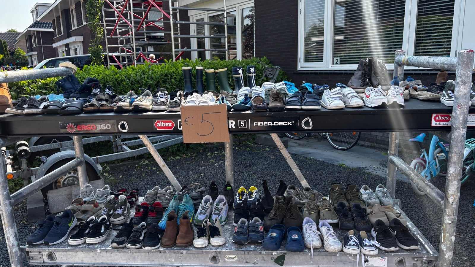 Partij verkoop 100 paar schoenen diverse maten en merken, Kleding | Dames, Schoenen, Ophalen of Verzenden, Gedragen, Zwart, Sneakers of Gympen