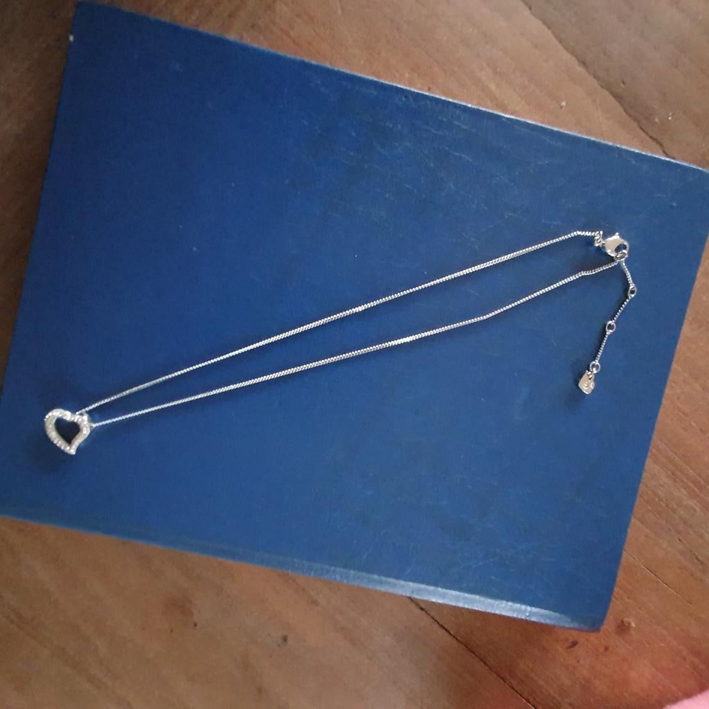 Swarovski ketting met hartvormige hanger, Ophalen of Verzenden, Zo goed als nieuw, Zilver, Overige materialen