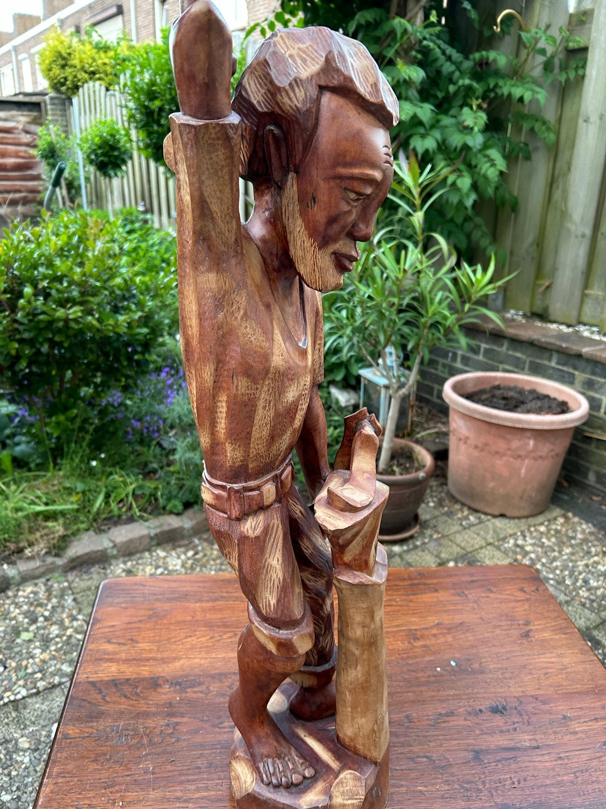 Houten beeld van smid - Handgesneden, Ophalen of Verzenden, Handgemaakt, 20 - 50 cm, Beeld