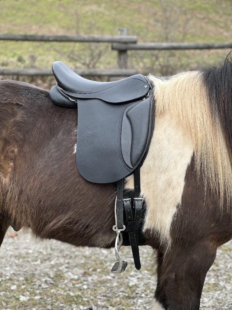 Zadel voor IJslanders Haflingers Tinkers Cob & brede ponys, Extra wijd, Overige merken, M (17 inch), Kniewrongen