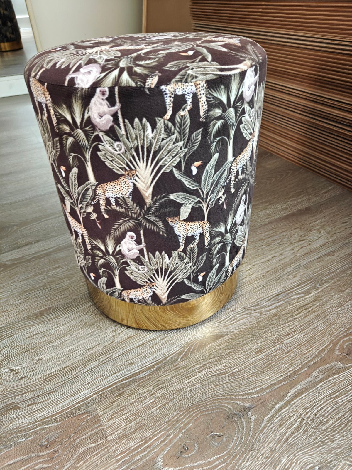 Exotische Poef met Luipaardprint en Gouden Basis, Minder dan 50 cm, Rond, Minder dan 50 cm, Ophalen of Verzenden