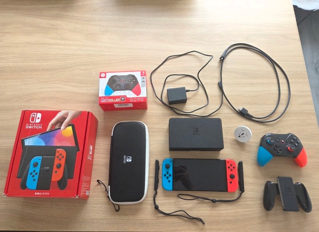 Nintendo Switch OLED met accessoires, Spelcomputers en Games, Spelcomputers | Nintendo Switch, Ophalen of Verzenden, Zo goed als nieuw